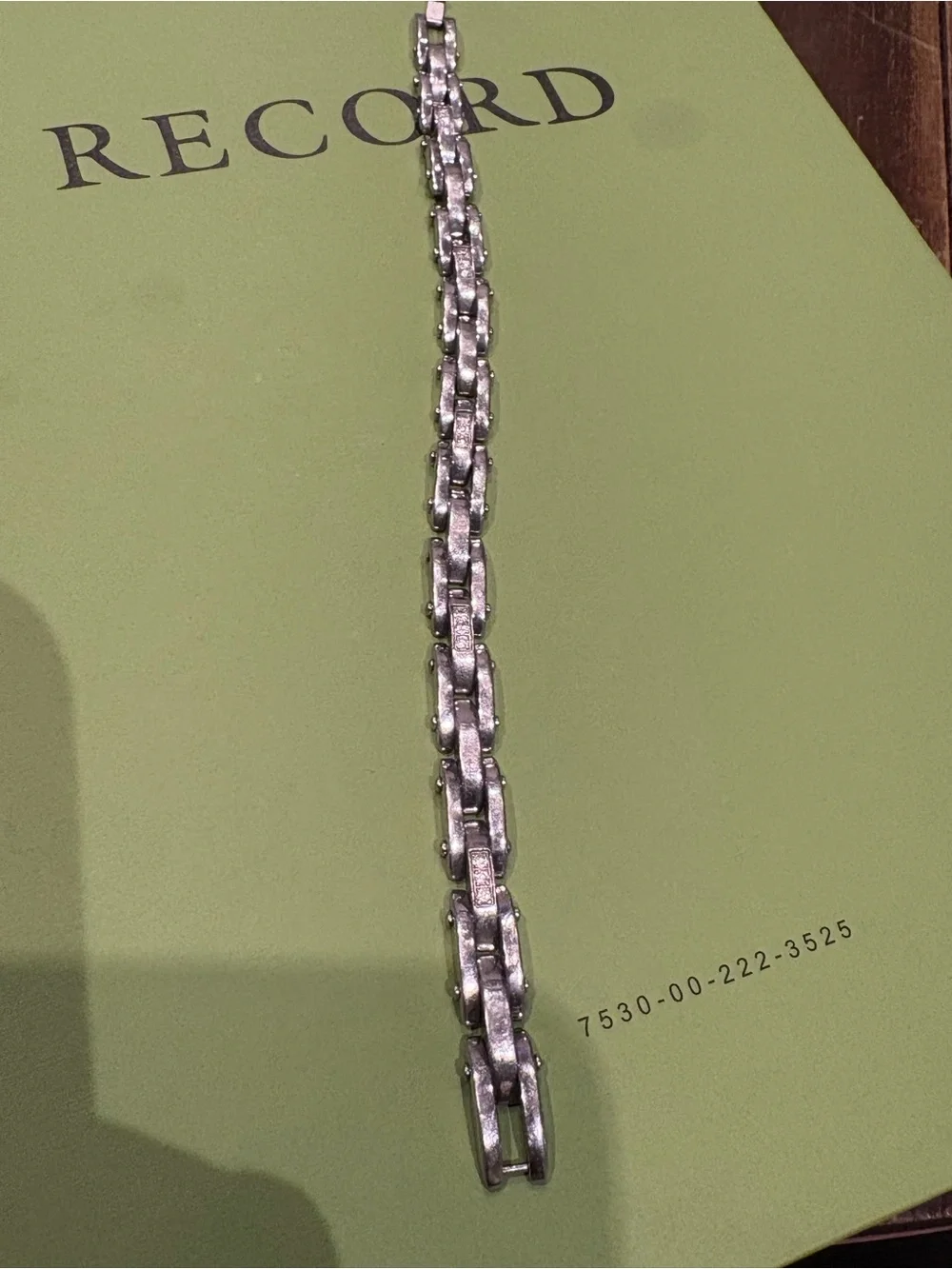 Classic Men’s Stainless Steel Bracelet – Silver Tone 9inches no tarnish!